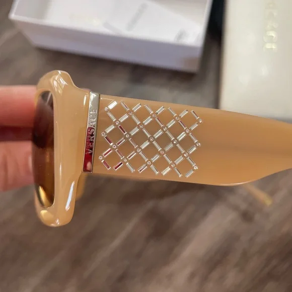 Versace Sunglasses NWOT - Picture 3 of 7